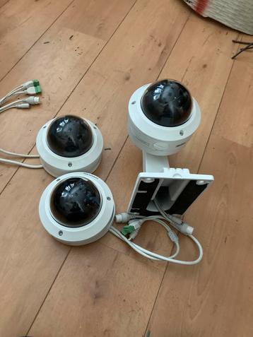 3 stuks goedwerkende hikvision camera,s beschikbaar voor biedingen