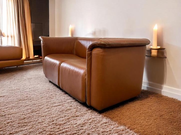 vintage cognackleurige lederen tweezit / zetel / canapé, Antiek en Kunst, Antiek | Meubels | Stoelen en Sofa's, Ophalen of Verzenden