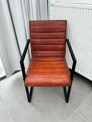 Retro bruine eetkamer stoelen beschikbaar voor biedingen