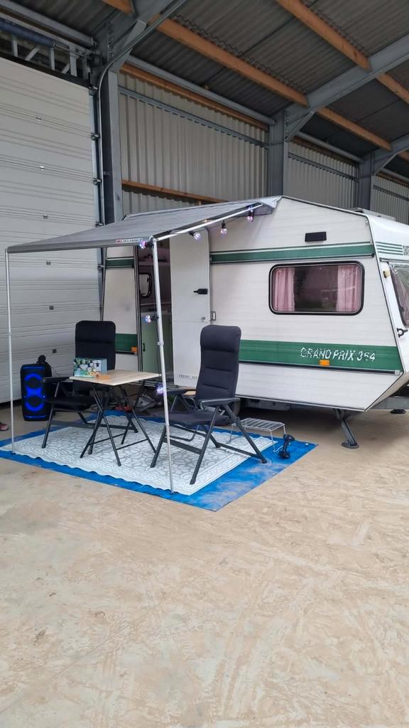 Retro caravan Chateau 750kg, Caravans en Kamperen, Caravans, Particulier, Chateau, Vast bed, Kachel, Ophalen