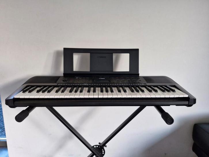 Keyboard Yamaha PSR E237, Muziek en Instrumenten, Keyboards, Zo goed als nieuw, Yamaha, Ophalen