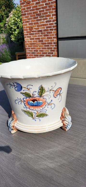 Cachepot handbeschilderd in heel goede staat beschikbaar voor biedingen