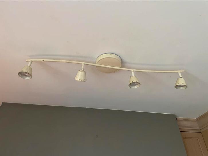 Plafondspot met 4 spots in gebogen arm – crèmekleurig, Huis en Inrichting, Lampen | Spots, Zo goed als nieuw, Verzenden