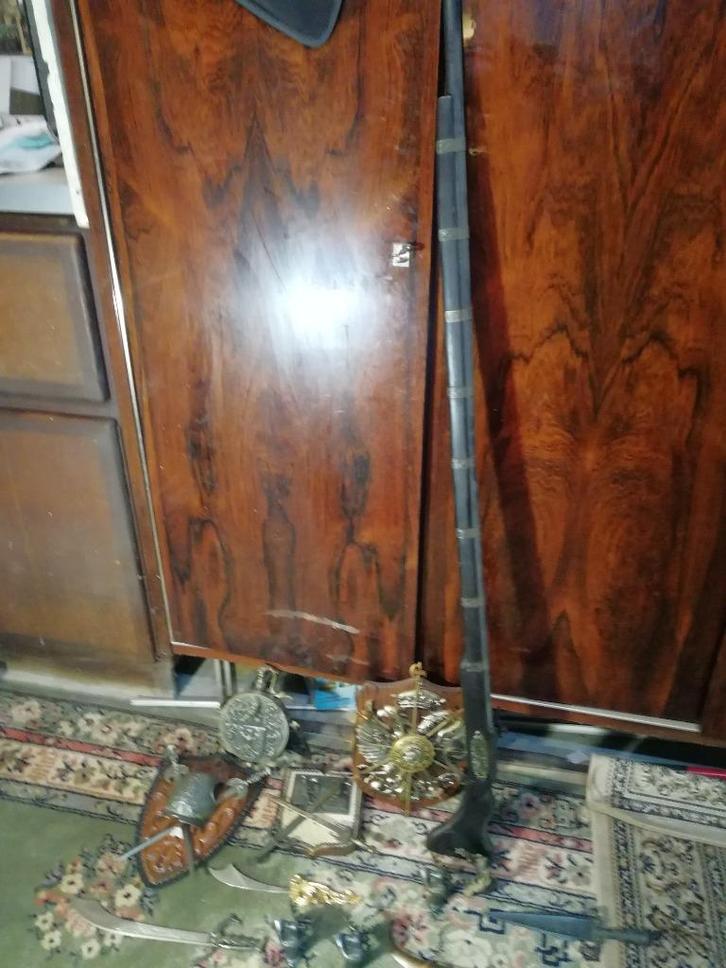 lot d'armes décorative - antiquité (dagues, arbalète...), Antiek en Kunst, Antiek | Meubels | Stoelen en Sofa's, Ophalen