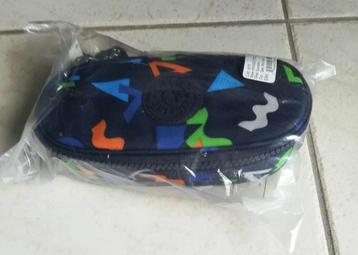 Plumier Kipling Geo Mix Dark NEUF beschikbaar voor biedingen