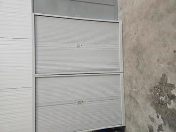 Metalen opberg kasten  beschikbaar voor biedingen