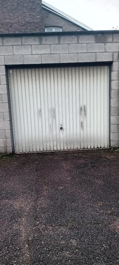 Garage a louer disponible avec caméra de surveillance, Immo, Garages & Places de parking, Liège (ville)