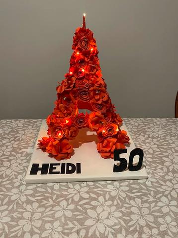 Handgemaakte decoraties en cadeautjes beschikbaar voor biedingen