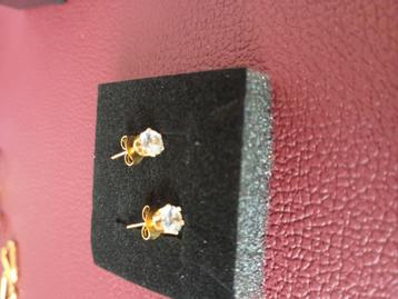 18k verguld oorbellen met zirkonia steentje beschikbaar voor biedingen