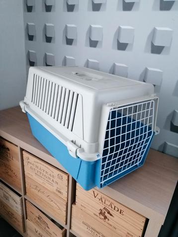 Transportbox voor kat, poes, hond. Bench. Kattenbak.  beschikbaar voor biedingen