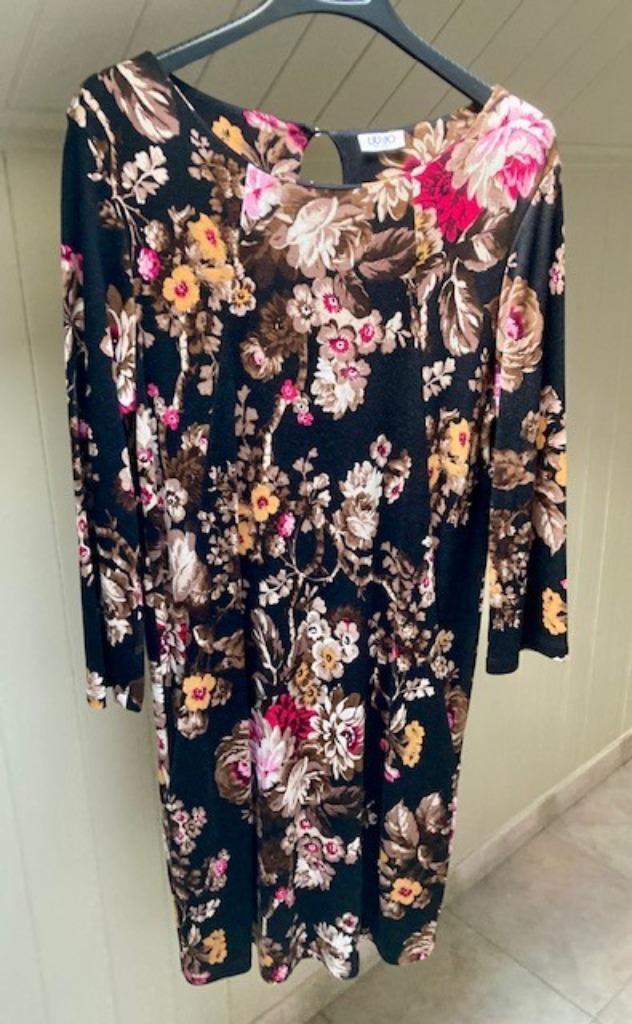 Fleurig en aangenaam kleedje van LIU.JO, Kleding | Dames, Jurken, Zo goed als nieuw, Maat 38/40 (M), Overige kleuren, Onder de knie