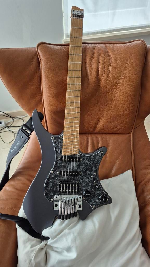 .strandberg * Boden Classic 6 trem graphite, Muziek en Instrumenten, Snaarinstrumenten | Gitaren | Elektrisch, Fender, Ophalen