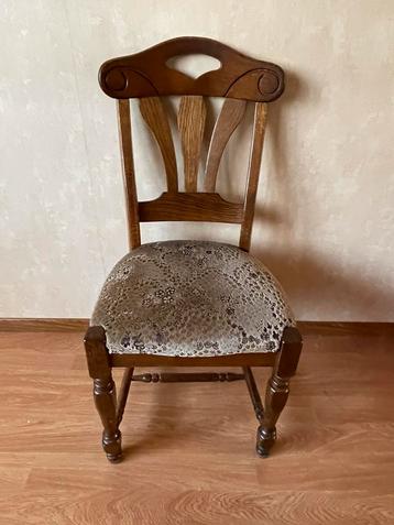 Stoelen & ovale tafel beschikbaar voor biedingen