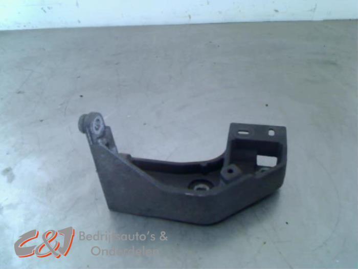 Steun dieselpomp van een Opel Vivaro, Auto-onderdelen, Carrosserie, Opel, Gebruikt, 3 maanden garantie, Ophalen of Verzenden