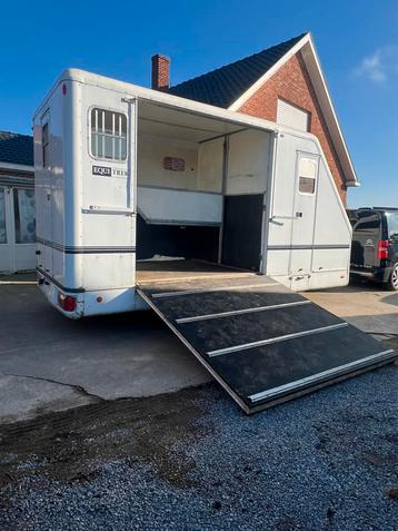 Paardentrailer met mobilhome beschikbaar voor biedingen