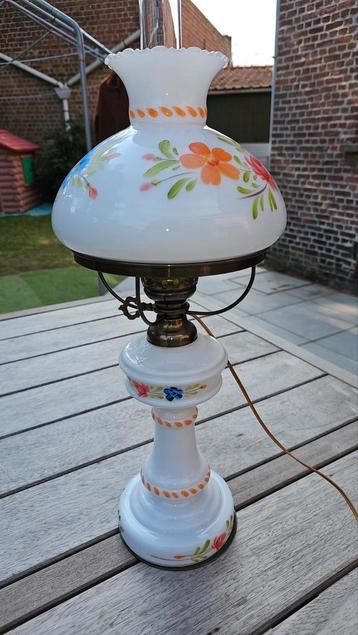 Vintage opaline lamp beschikbaar voor biedingen