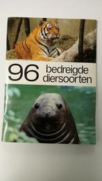 Prenten-Album : 96 bedreigde diersoorten (1978) te koop !, Ophalen of Verzenden, Zo goed als nieuw, Plaatjesalbum