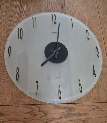 Moderne glazen wandklok quartz uurwerk beschikbaar voor biedingen
