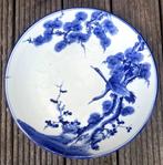 Japanse handgeschilderde blauw-witte porseleinen bord, Antiek en Kunst, Antiek | Porselein, Ophalen of Verzenden