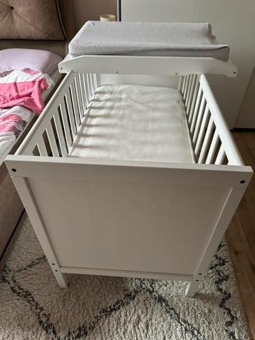 Babybed Sundvik IKEA zonder matras, Kinderen en Baby's, Ophalen, Zo goed als nieuw