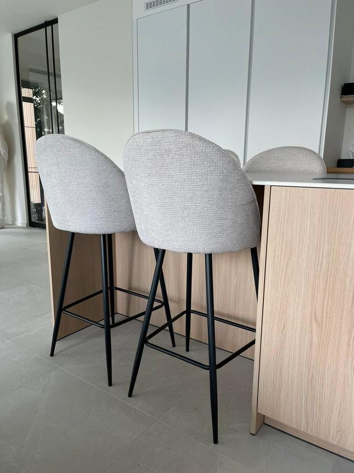 Set van 4 barkrukken in beige chenille stof, Huis en Inrichting, Barkrukken, Nieuw, 60 tot 90 cm, 4 krukken, Ophalen