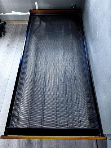 2 identieke éénpersoonsbedden met recente matras GRATIS beschikbaar voor biedingen