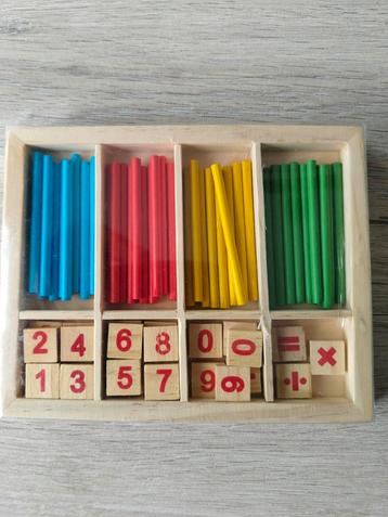 Houten speelgoed  beschikbaar voor biedingen