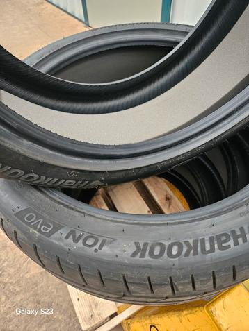 Banden Hankook ion evo  sound absorter 235 40 18  beschikbaar voor biedingen