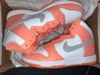 Nike Dunk High Salmon Grey !NIEUWSTAAT!, Kleding | Dames, Schoenen, Nieuw, Ophalen of Verzenden, Sneakers, Roze