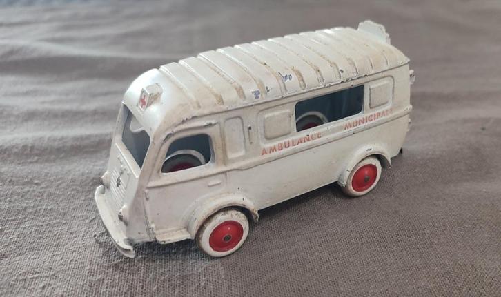 CIJ: Gemeentelijke ambulance:, Hobby en Vrije tijd, Modelauto's | 1:43, Gebruikt, Bus of Vrachtwagen, Overige merken, Verzenden