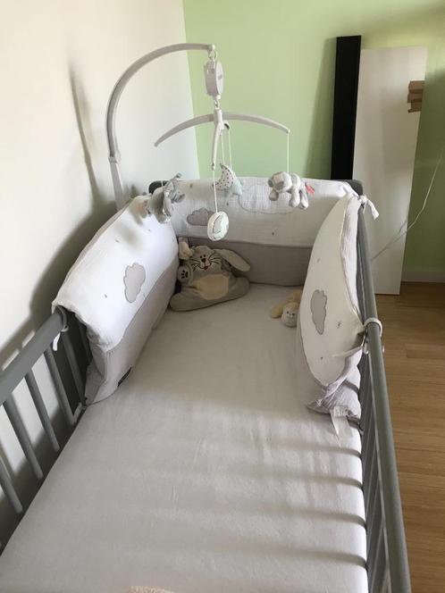 Lit à barreaux son matelas et tour de lit, Kinderen en Baby's, Babywiegjes en Ledikanten, Zo goed als nieuw, Overige typen, Ophalen
