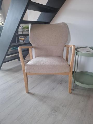 Scandinavische fauteuil in bouclestof - als nieuw beschikbaar voor biedingen