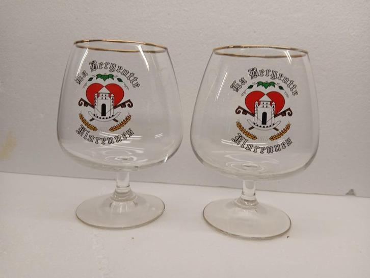 Twee oude glazen LA BERGEOTTE FLORENNES van Brie of, Verzamelen, Biermerken, Zo goed als nieuw, Glas of Glazen, Overige merken