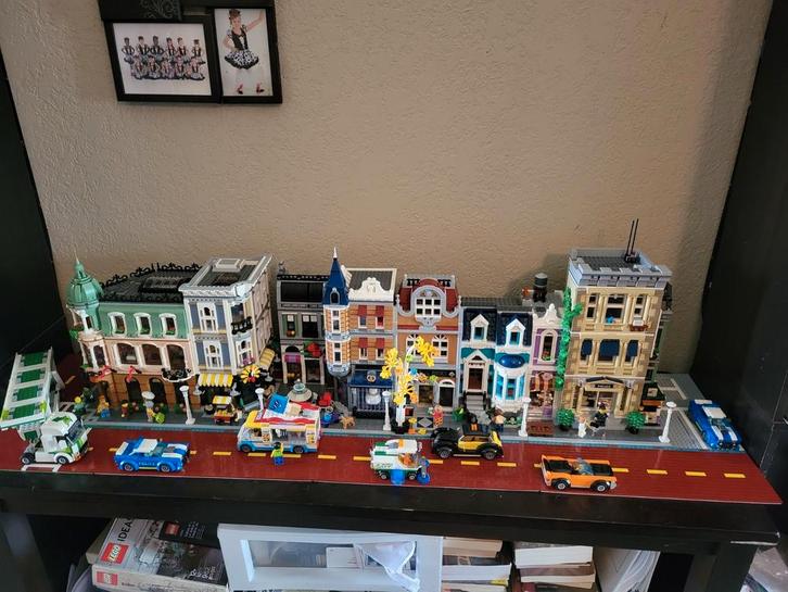 Lego creator Modular serie

10251 Brick Bank , 400 euro (met, Kinderen en Baby's, Speelgoed | Duplo en Lego, Zo goed als nieuw