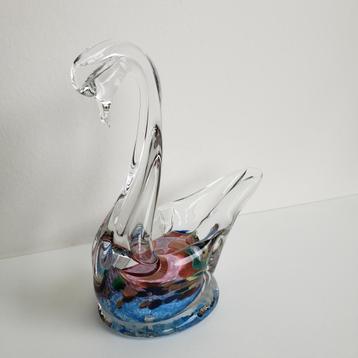 Eend zwaan in kunstglas