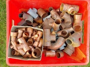 Koperen soldeerverbindingen. beschikbaar voor biedingen