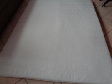 Surmatelas, blanc 160 x 200 cm 2 personnes. beschikbaar voor biedingen