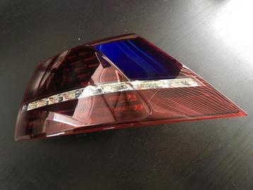 Achterlicht rechts van een Volkswagen Golf beschikbaar voor biedingen