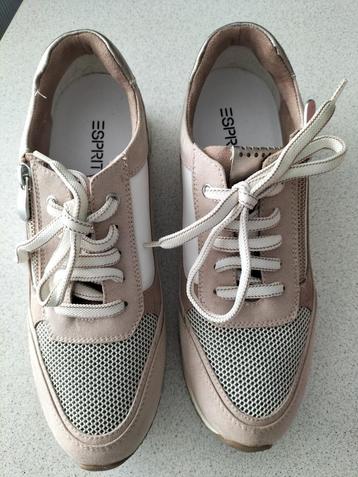 Dames sneakers beschikbaar voor biedingen