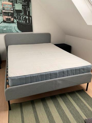 Bed, lattenbodem en matras 140/200 beschikbaar voor biedingen