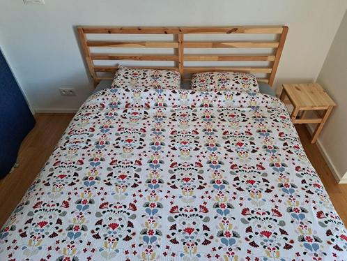 Tweepersoonsbedframe, Huis en Inrichting, Slaapkamer | Bedden, Zo goed als nieuw, 200 cm, Hout, Ophalen