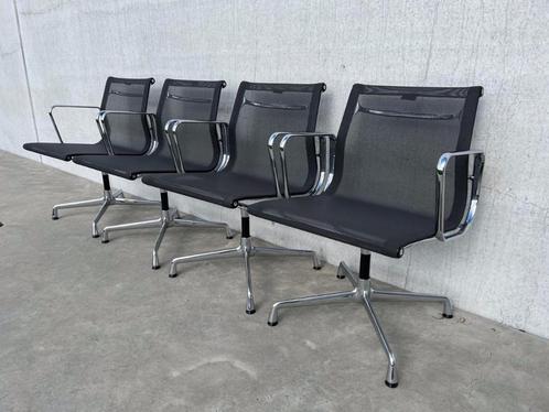 Vitra Eames EA107 netweave stoelen, 2x, heel mooie staat, Huis en Inrichting, Bureaustoelen, Zo goed als nieuw, Ophalen of Verzenden