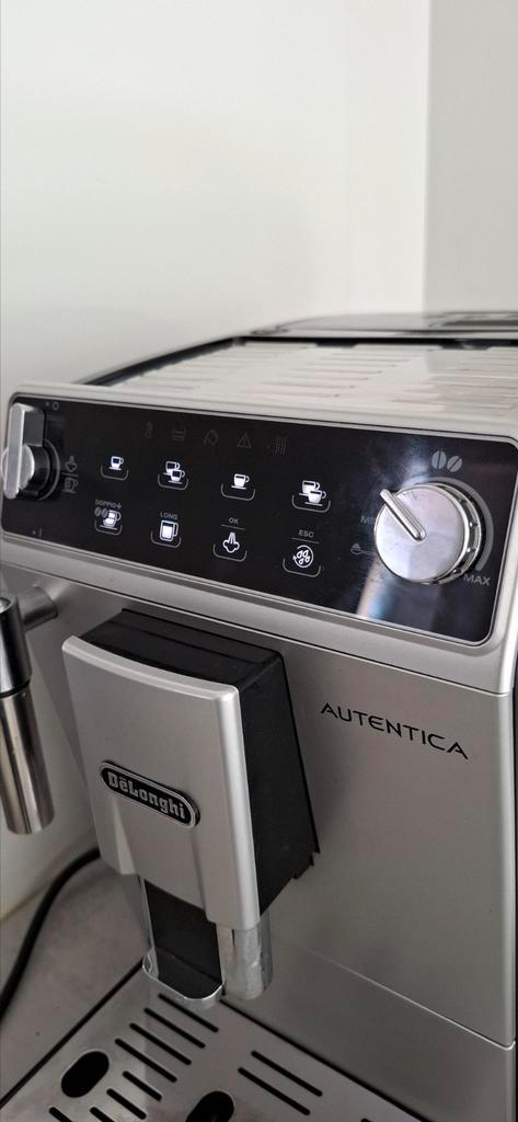 Delonghi Autentica koffiemachine met bonen en garantie, Elektronische apparatuur, Koffiezetapparaten, Zo goed als nieuw, Gemalen koffie