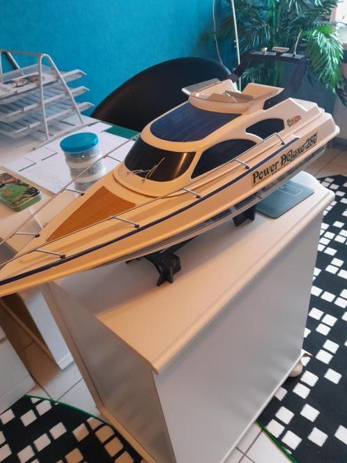 moter boat power deluxe 280, Hobby en Vrije tijd, Modelbouw | Boten en Schepen, Gebruikt, Overige merken, Ophalen