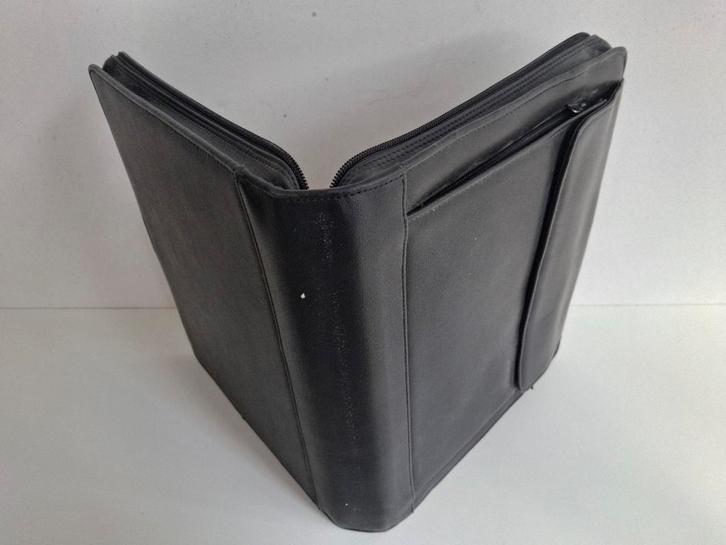 Luxe A4 Schrijfmap – Zwart Kunstleder, Handtassen en Accessoires, Tassen | Schoudertassen, Zo goed als nieuw, Zwart, Verzenden