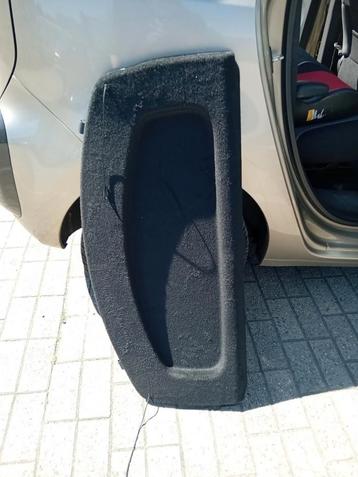 Hoedeplank in zeer goede staat voor Opel Crossland  beschikbaar voor biedingen