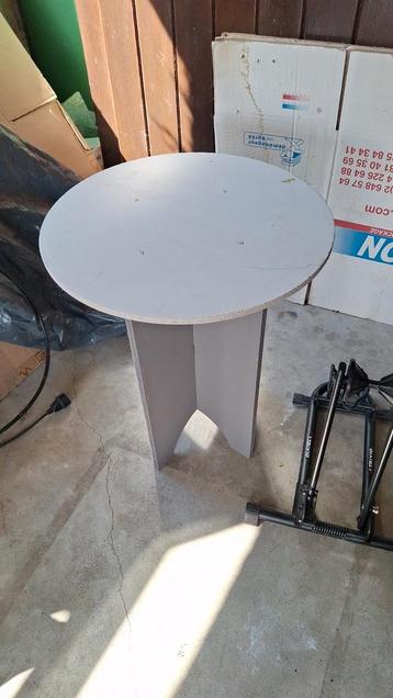 Table d'appoint à  juponner, Enlèvement, Comme neuf