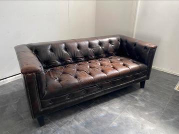 Mooie donkerbruine Chesterfield bank. beschikbaar voor biedingen