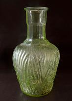 Antieke Uraniumglas Vaas – Geperst Glas met Bloemmotief 1930, Antiek en Kunst, Ophalen of Verzenden