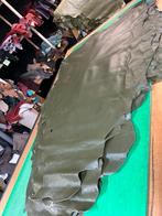 Groen kalfsleer lappen 1.1 mm dikte iets stug en glad A-2-2, Hobby en Vrije tijd, Stoffen en Lappen, Ophalen of Verzenden, Zo goed als nieuw